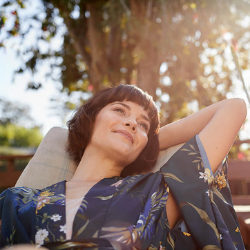 Junge Frau im Sonnenschein Vitamin D