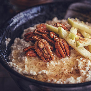 Porridge mit Obst und Nüssen